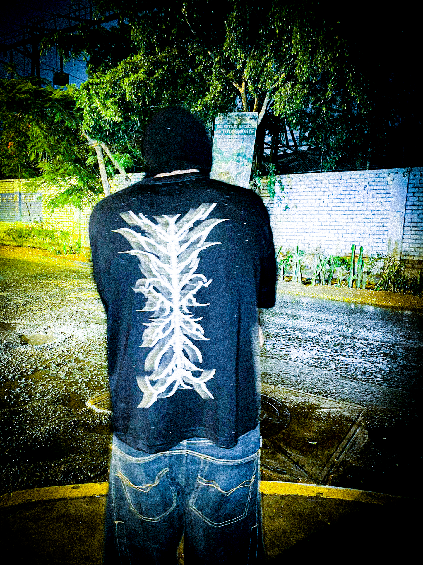 Camiseta "TRIBAL DOUBT" Negra