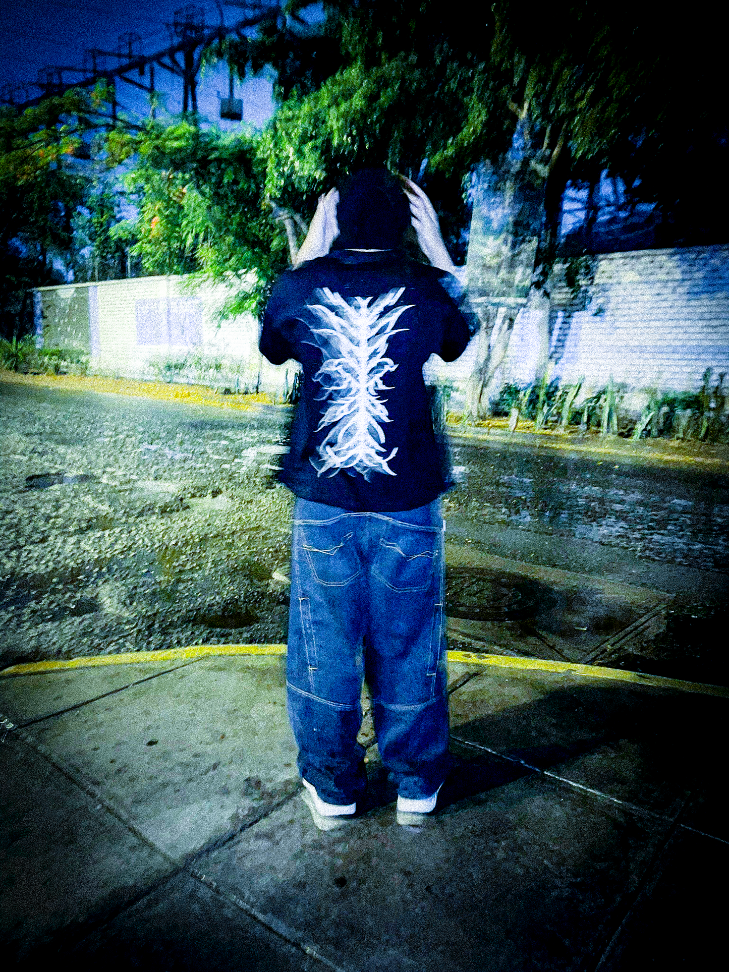 Camiseta "TRIBAL DOUBT" Negra