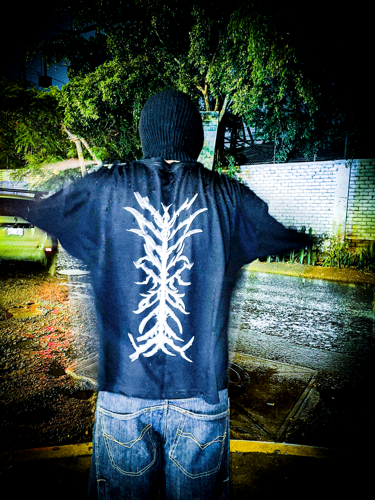Camiseta "TRIBAL DOUBT" Negra