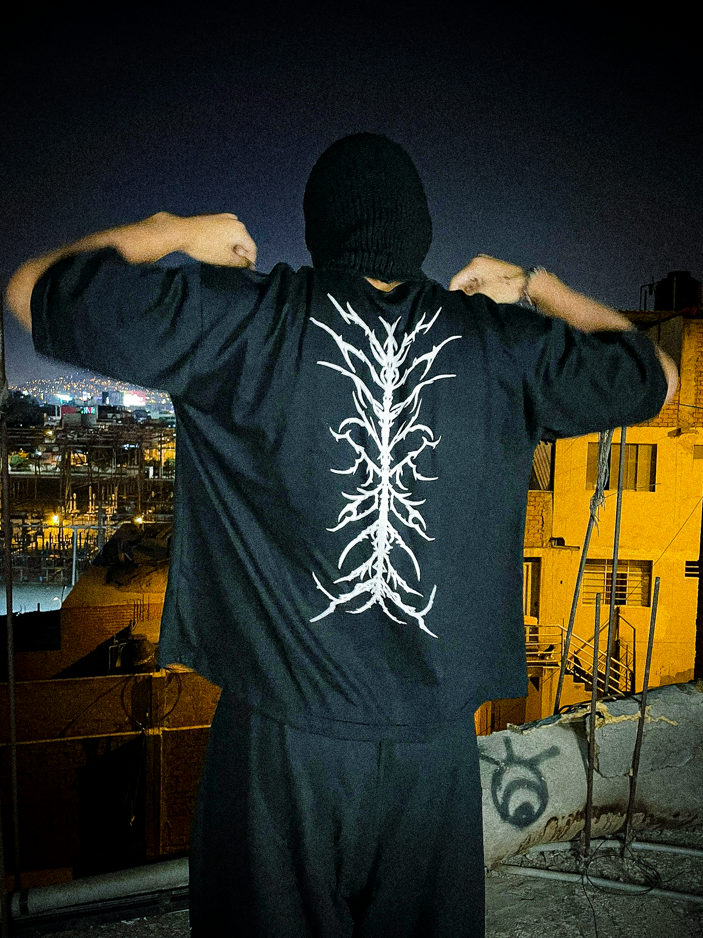 Camiseta "TRIBAL DOUBT" Negra